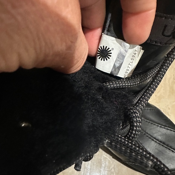 UGG K Butte II CWR 1098890K  Women's Boots Black Size USA 6 UGG - Picture 3 of 6